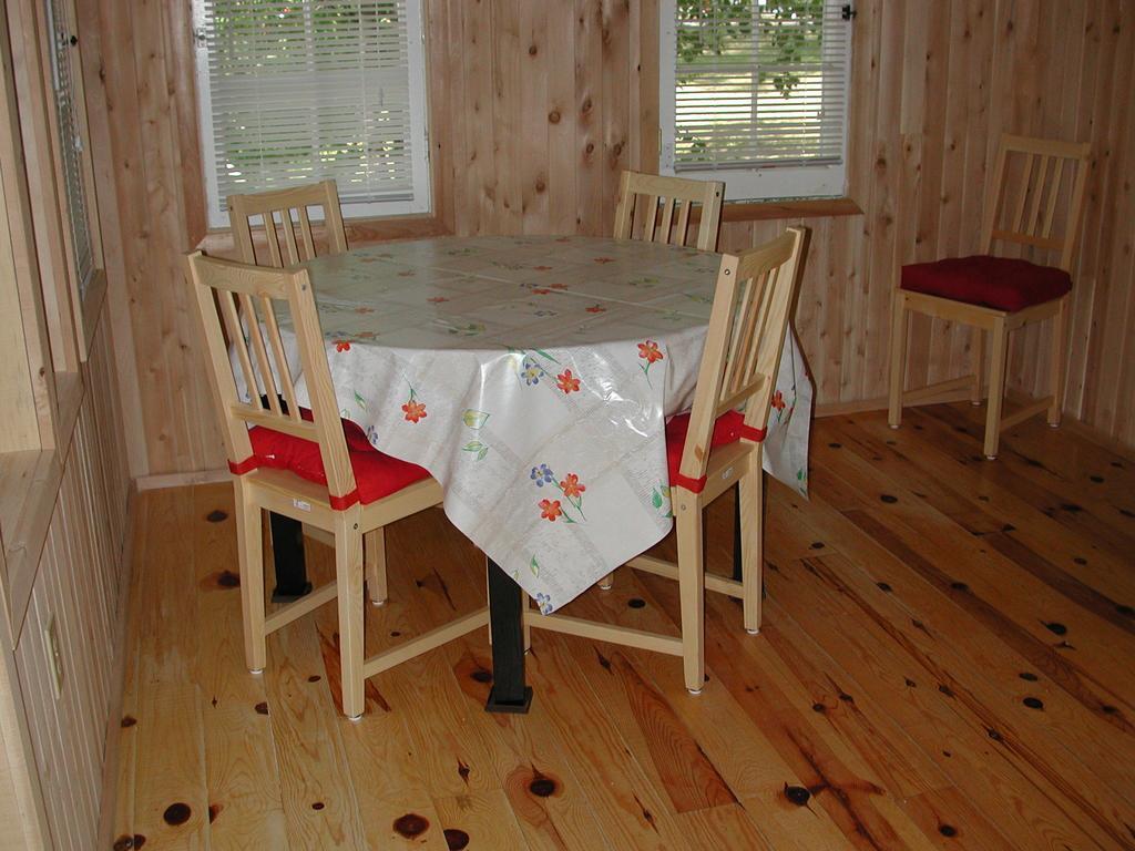 Birch Cliff Lodge On Baptiste Lake Highland Grove Ruang foto