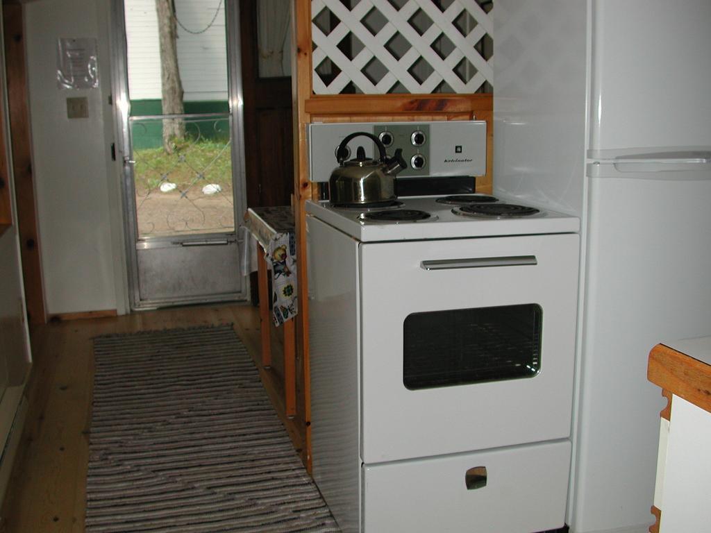 Birch Cliff Lodge On Baptiste Lake Highland Grove Ruang foto