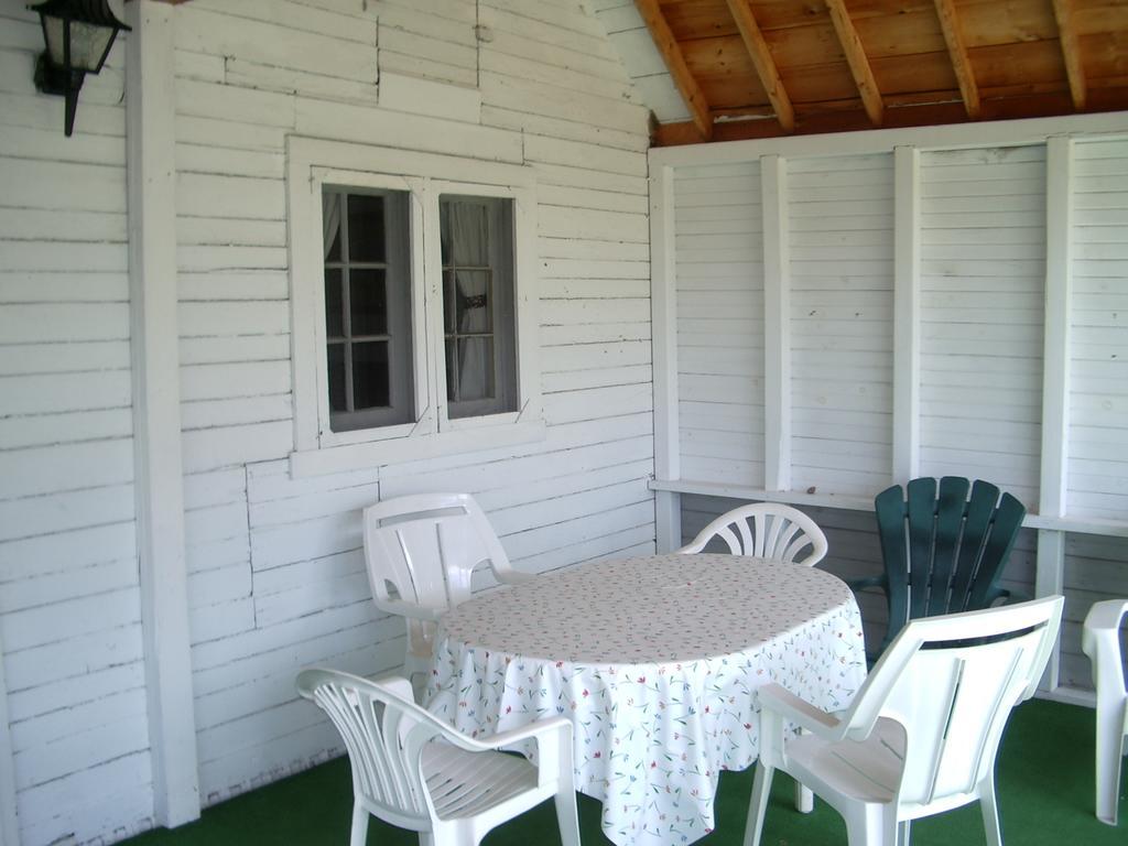 Birch Cliff Lodge On Baptiste Lake Highland Grove Ruang foto