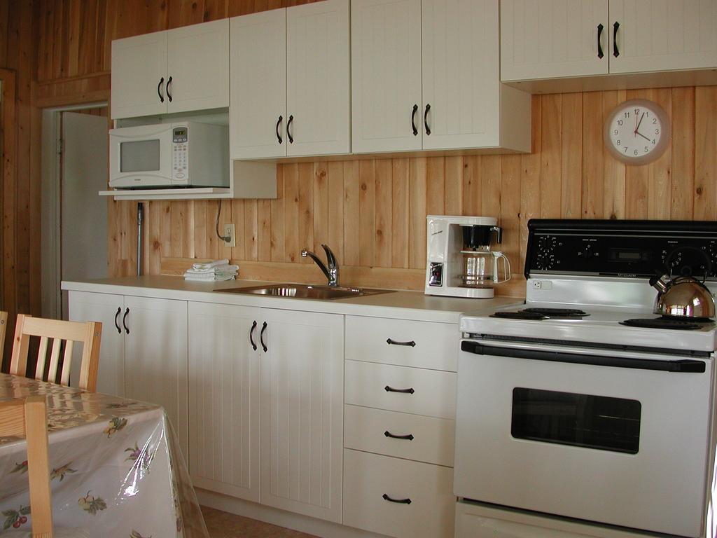 Birch Cliff Lodge On Baptiste Lake Highland Grove Ruang foto